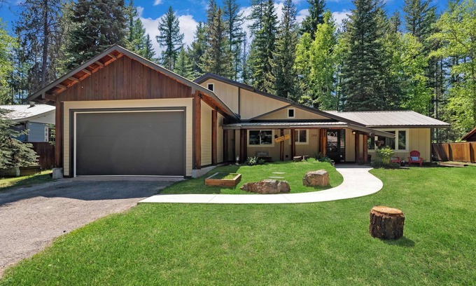 West Glacier Cabina | Roomy Cabin in West Glacier Village