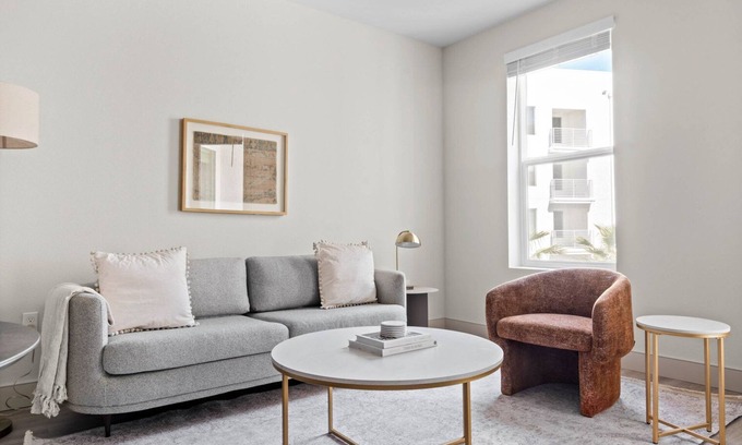 Fremont Apartamento | Roomy Fremont 1BR w/ Roof Deck, Pool & Spa, near TJ & WF, by Blueground