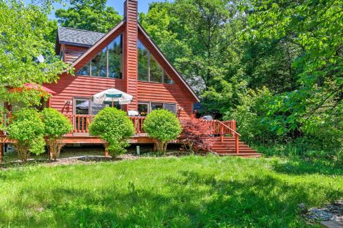 Egg Harbor Casa | Roomy House on 2 Acres - 2 Mi to Egg Harbor Beach!