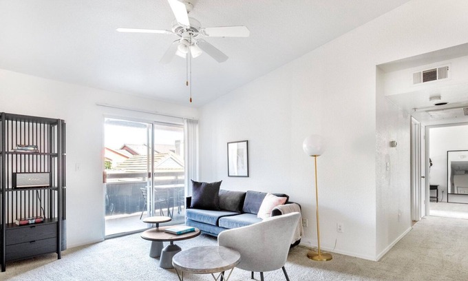 Milpitas Apartamento | Roomy Milpitas 2BR w/ W/D, Gym, Pool + Spa, near freeways, by Blueground