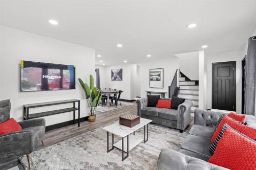 Chesterton Casa | Roomy Retreat-Family & Friends 2 King Bed Game Room