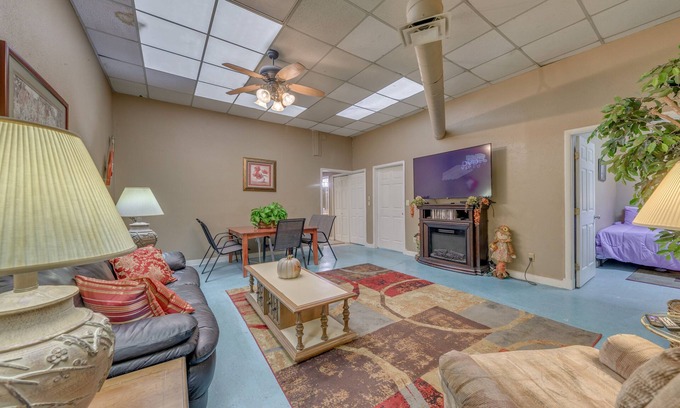Ruidoso Apartamento | Roomy Ruidoso Apartment w/ Patio + Grills!