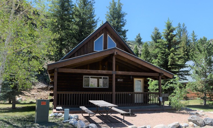 Almont Cabina | Roomy Taylor Canyon Cabin With Private Fishing Access