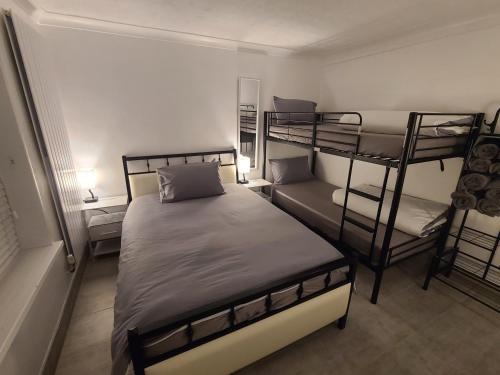 Crawley Casa | RoomZ-GATWICK-LONDON-Airport Parking-Travel Service