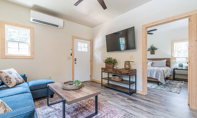 Dahlonega Casa | Roost Retreat-1BR/1BA near Amicalola Falls, Kitchenette, Mtn view, Fire Pit