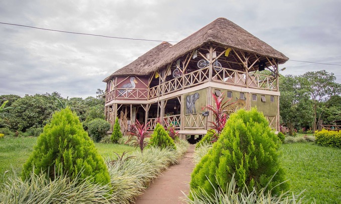 Entebbe Alquiler De RV | Roots Retreat and Camping Resort