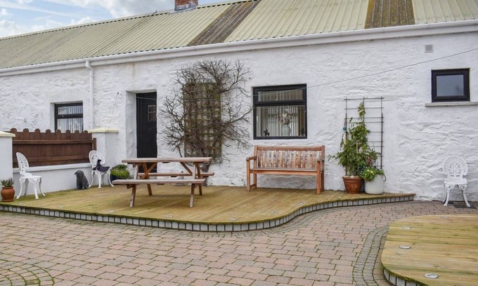 Donaghadee Cabaña | Captivating 1-Bed Cottage in Bangor