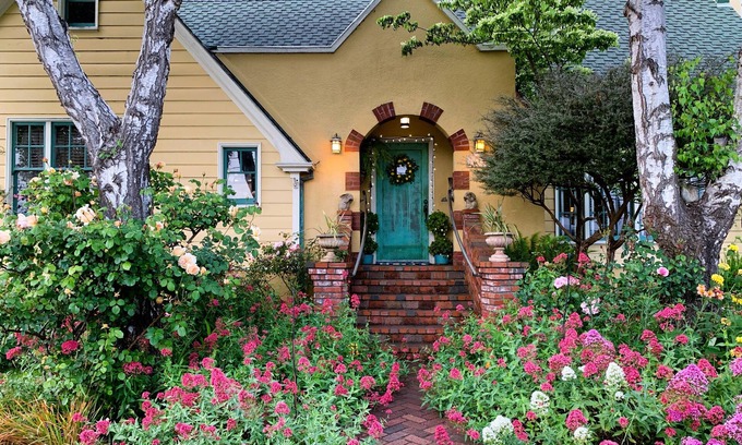 Arcata Cabaña | Rose Court Cottage Garden Studio cerca de H. S.U. & Plaza Arcata