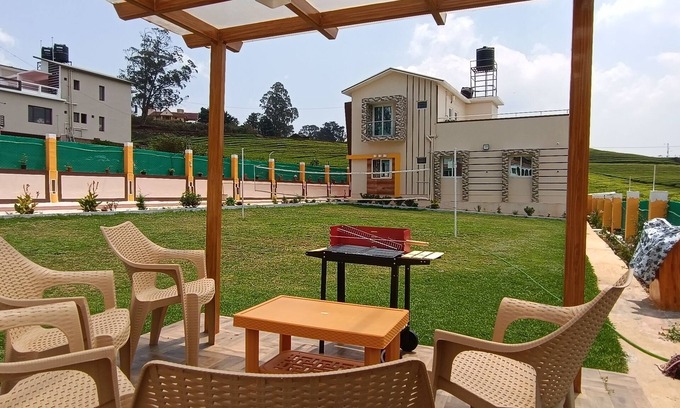 West Mere Cama Y Desayuno | Rose Garden Enclave for Families and executives ooty