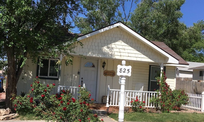 Montrose Cabaña | Rose Haven Cottage es una casa pequeña y cómoda. En el corazón de Montrose.