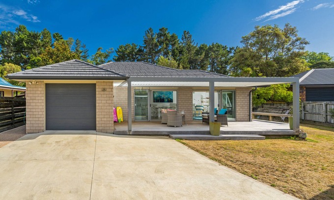 Matarangi Cabaña | Rose's Beach Pad - Matarangi Holiday Home