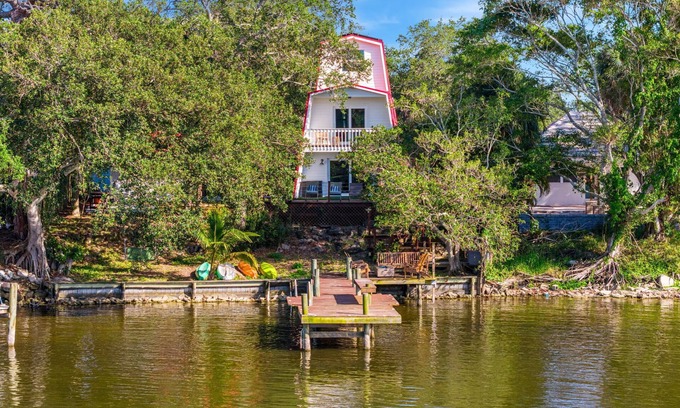 Tropic Casa | Rose's Riverside Chalet - 4BR Waterfront Escape - 4BR Waterfront Escape with Kayaks!