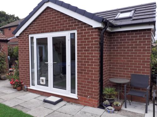 Trafford Apartamento | Rose View - Modern detached bungalow