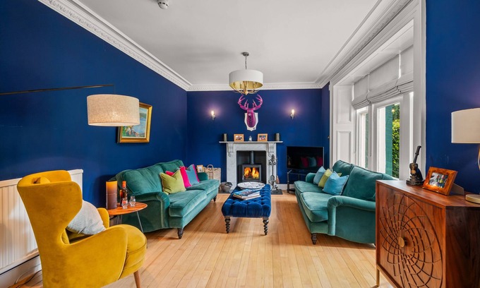 Murthly Casa | Rosebank House -12 Guests across 6 ensuite bedrooms, Wood Burner & EV point