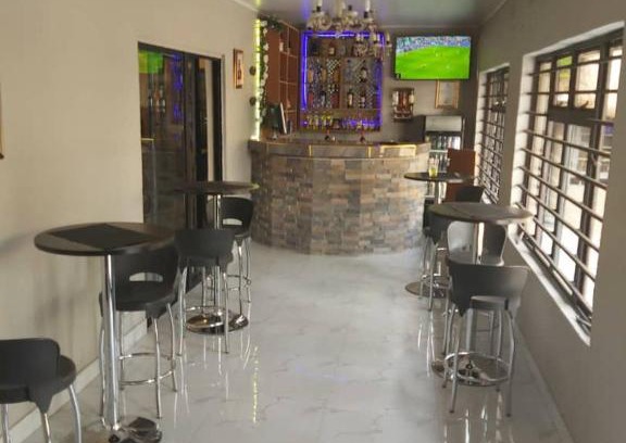 Lusaka Cama Y Desayuno | Rosebel Garden lodge - Villa Corner