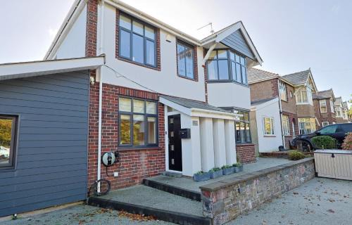 Newport Casa | "Rosecroft" - Perfect Retreat for Business & Leisure - Close to Celtic Manor and ICC