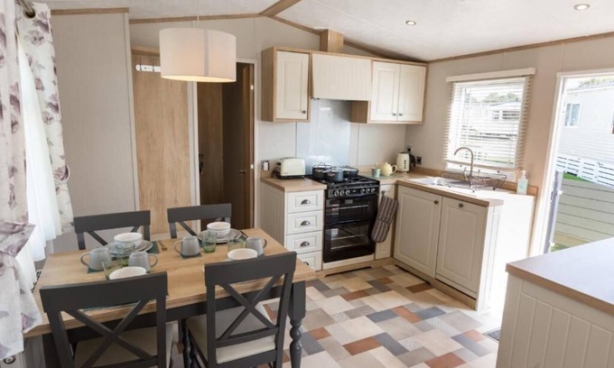 South Cerney Cabina | Rosedale Lakeside Lodge
