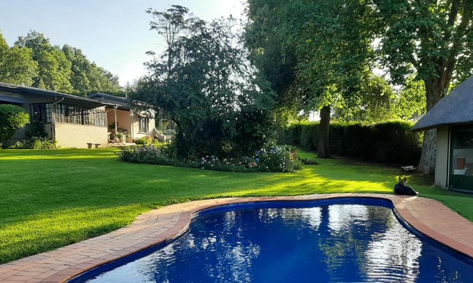 Rosetta Casa | Rosedale Self Catering Cottage with pool and large entertainment BBQ area