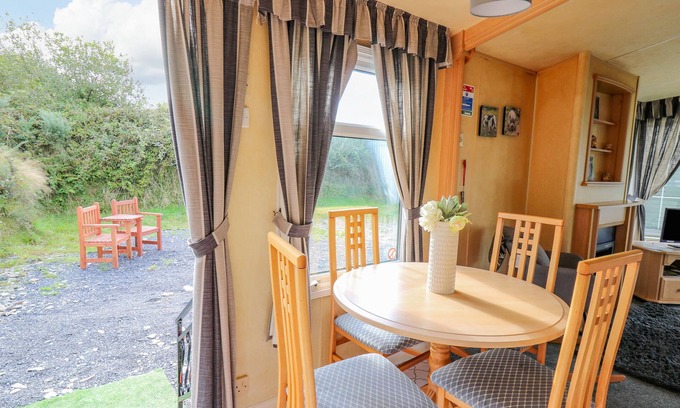 Llanfyrnach Cabaña | Rosehaven