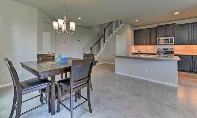 Rosenberg Casa | Rosenberg Townhome by Brazos Town Center!