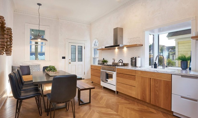 Downtown San Jose Casa | Roseview: Dazzling Gem In The Heart Of San Jose 4 Bedroom Home by RedAwning