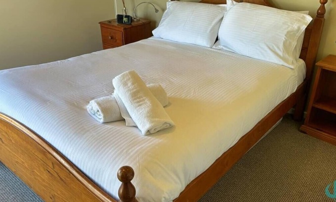 Caves Beach Casa | Rosie's Retreat - 300m to Beach dog friendly on request