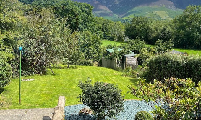 Portinscale Cabaña | Roslin - a cottage that sleeps 4 guests in 2 bedrooms