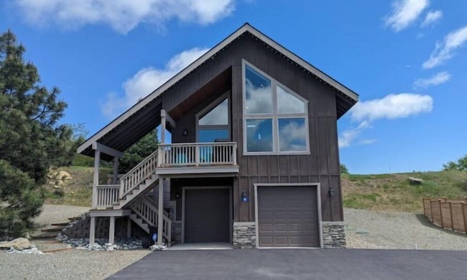 Ronald Cabina | Roslyn Ridge Get-A-Way w/ hot tub