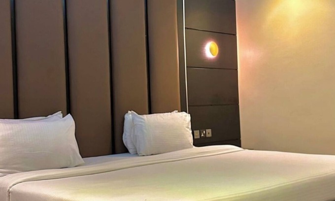 Uyo Hotel | Rosmohr Vintage