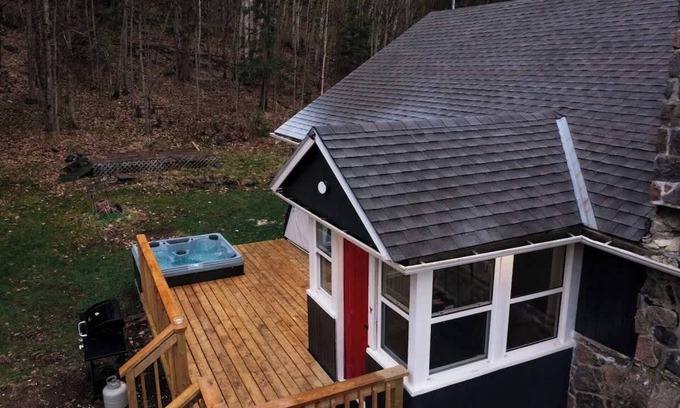 Muskoka Lakes Casa | Rosseau Retreat With Hot Tub