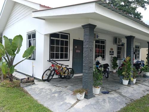 Bukit Hantu Casa | Rossy Homestay