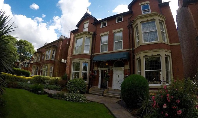 Bury Casa | Rostrevor Hotel - Guest House
