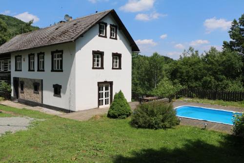 Noviny pod Ralskem Casa | Roubenka nad řekou