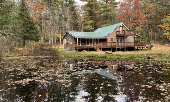 Montebello Cabina | Roudy’s Retreat: Secluded Mountain Cabin with Hot Tub and Private Pond
