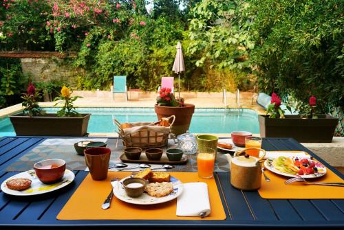Route d'Arles Cama Y Desayuno | Rougetomette