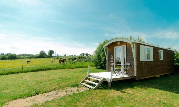 Curcy-sur-Orne Casa | Roulotte de 4 Personnes : Atypique et Tout Confort !
