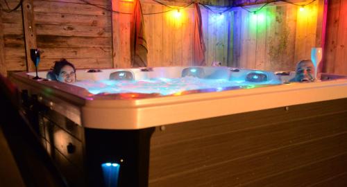 Porspoder Casa | Roulotte Gîtes O bien-être massage Spa Séjour bien-être en hébergement insolite roulotte Karantez ou en gîtes Melon ou Yock à 800 m des plages Maison d'hôte Drogou