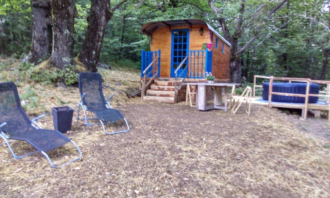 Valgorge Cabina | Roulotte Bleuet, en un entorno natural.