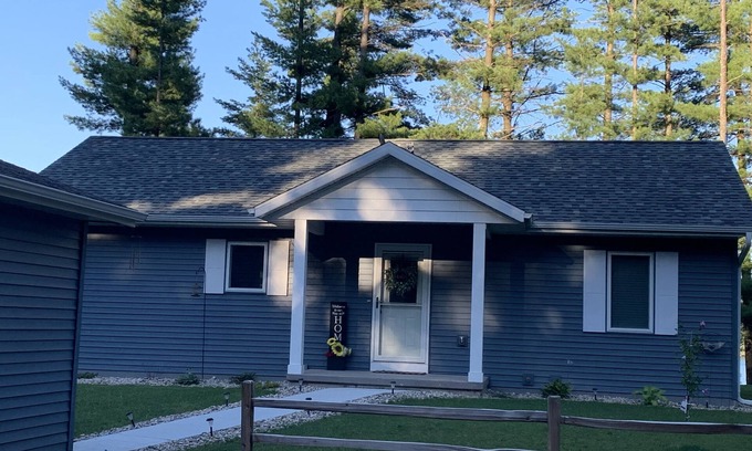 Wild Rose Cabaña | Round Lake -Full Recreation lake Cottage