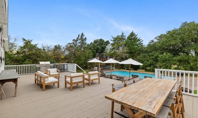 Warrenton Casa | Round Top charm w/POOL and outdoor dining