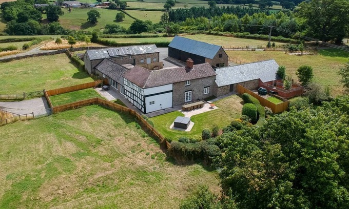 Chirbury with Brompton Casa | Roundton House in Montgomery