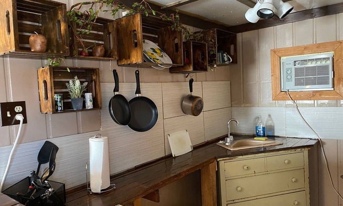 Thermopolis Hotel | Roundtop Mountain Vista - Cabins and Motel