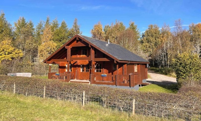 Marybank Cabina | Rowan Lodge at Big Sky. Family friendly cabin in the Scottish Highlands.