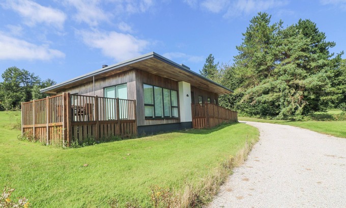 Carnon Downs Cabaña | ROWAN, pet friendly, with open fire in Truro