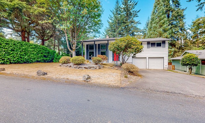 University Place Casa | Rowandale | Serene house in University Place - short walk away from Puget Sound