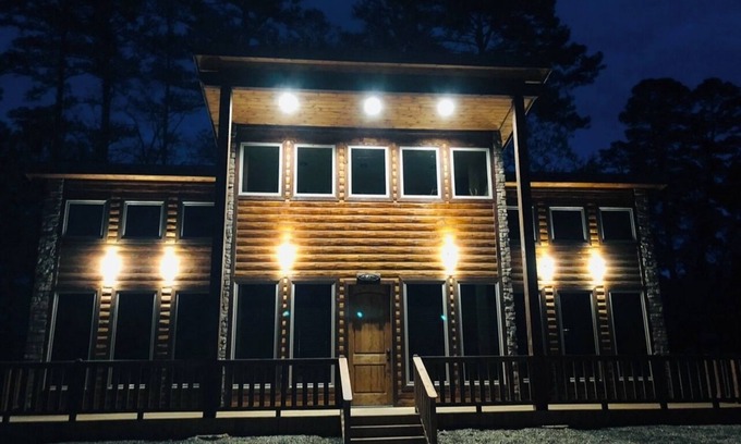 Broken Bow Cabina | Rowdy Fox-Extravagant Living / WIFI / Bañera de hidromasaje / Shuffleboard / AirHockey / PacMan / Firepit