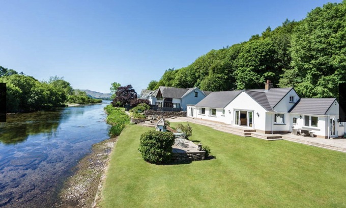 Pooley Bridge Cabaña | Roxby, Pooley Bridge - a cottage that sleeps 6 guests in 3 bedrooms