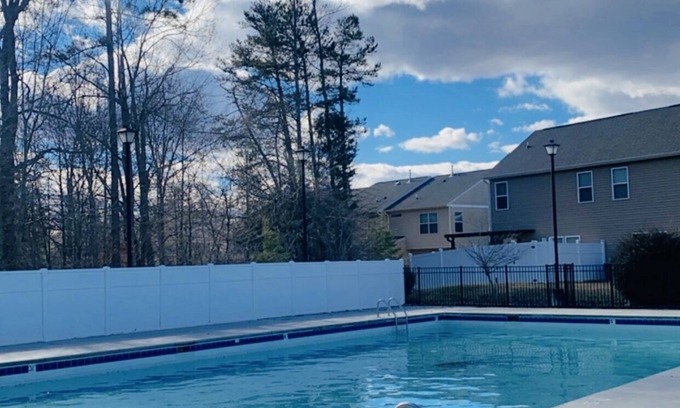 Greensboro Casa | Royal 3 Bedroom House w/ Pool