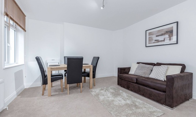 Yiewsley Apartamento | (4) A los grupos grandes les encanta este apartamento, usted también lo hará. Aparcamiento gratuito y excelente WiFi