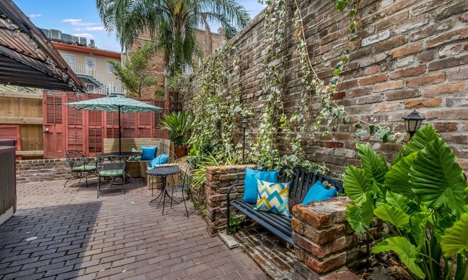 French Quarter Casa | Royal Barracks Guest House